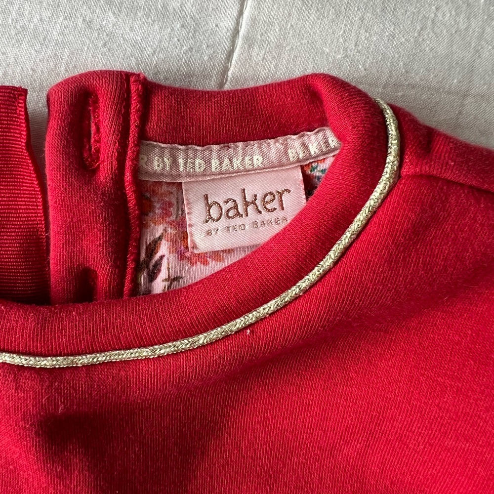 Ted Baker: Girls Red Sweater with Appliqué Flower Detail: Size 4-5 years - Picture 3 of 9
